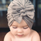 Gorro para bebé con lazo plisado