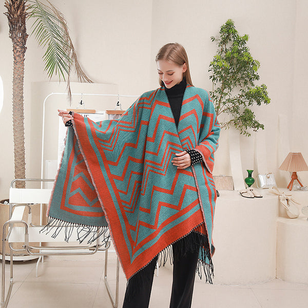 Chal Poncho con Abertura Lateral y Patrón Espiga Elegante