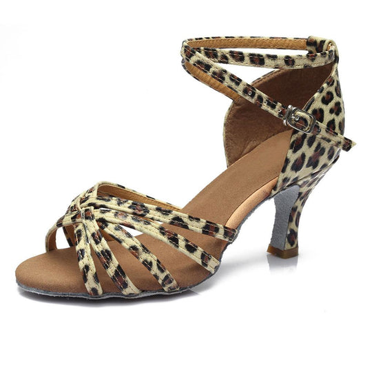 Zapatos de Satén para Baile Latino en Interiores - Image 4
