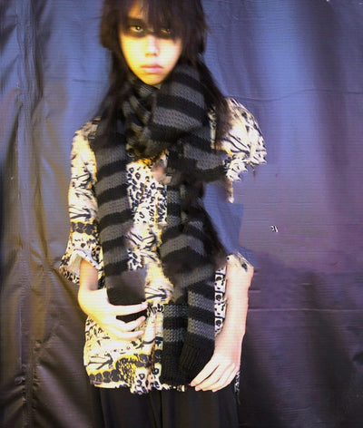 Bufanda Harajuku Punk Rayas Gris Rojo Negro - Image 4