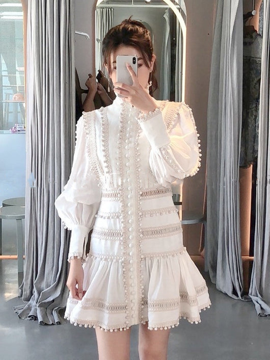 Vestido Corto con Cintura Hueca y Detalles de Encaje Calado - Image 17