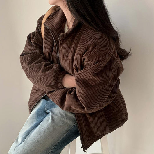 Abrigo Corto Acolchado de Algodón con Diseño de Rayas Hundidas y Solapa para Mujer - Image 20