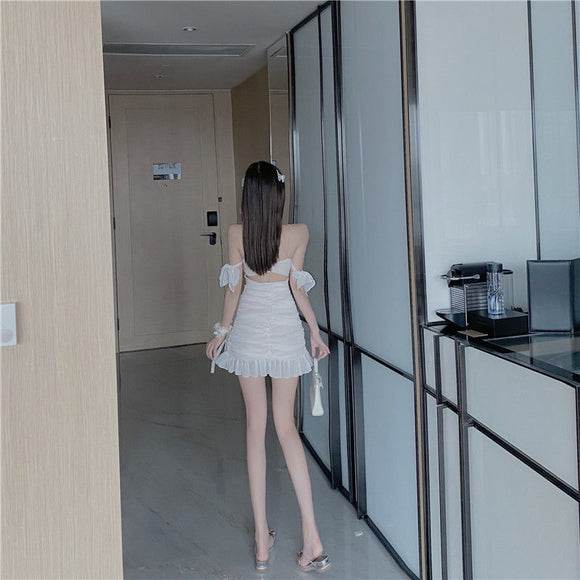 Vestido Blanco Minimalista Elegante con Espalda Descubierta