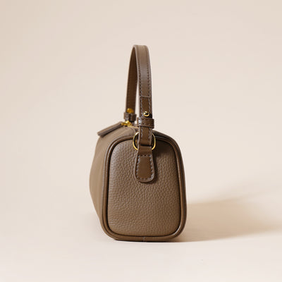 Bolso Axilar de Cuero Genuino con Textura Minimalista - Image 4