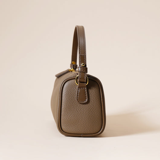 Bolso Axilar de Cuero Genuino con Textura Minimalista - Image 4