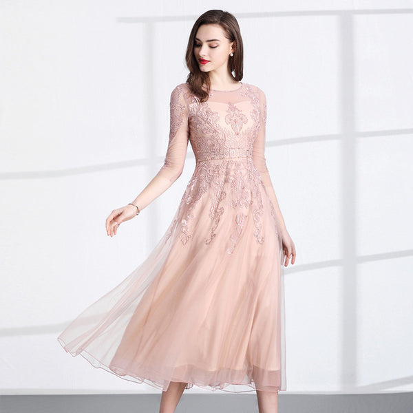 Vestido Slim Fit con Malla y Bordado Elegante para Mujer