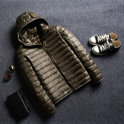 Chaqueta Acolchada Ultraligera con Capucha y Cuello Parado para Hombre - Image 14