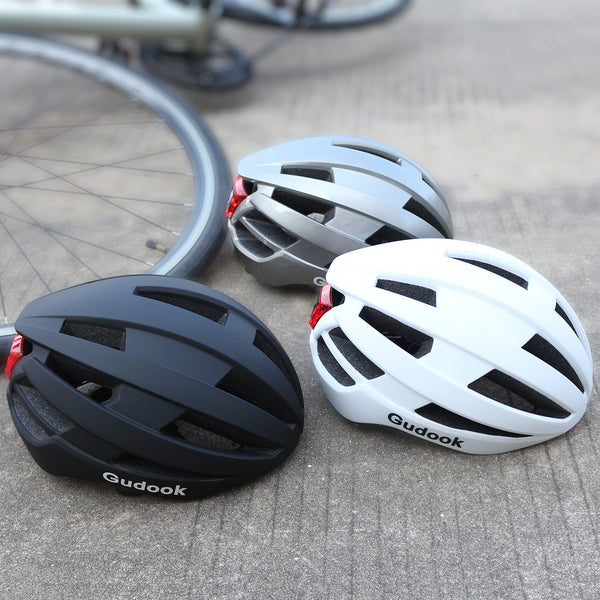 Casco de Bicicleta con Luz LED Integrada - Ventilación Todo Clima para Hombre y Mujer