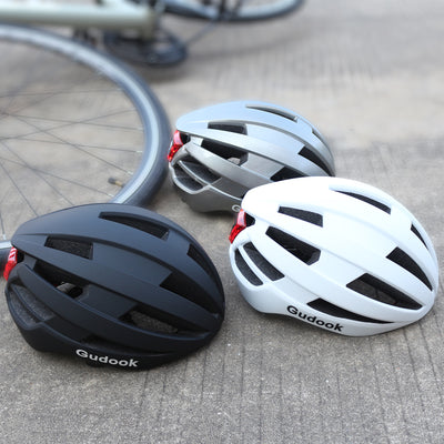 Casco de Bicicleta con Luz LED Integrada - Ventilación Todo Clima para Hombre y Mujer