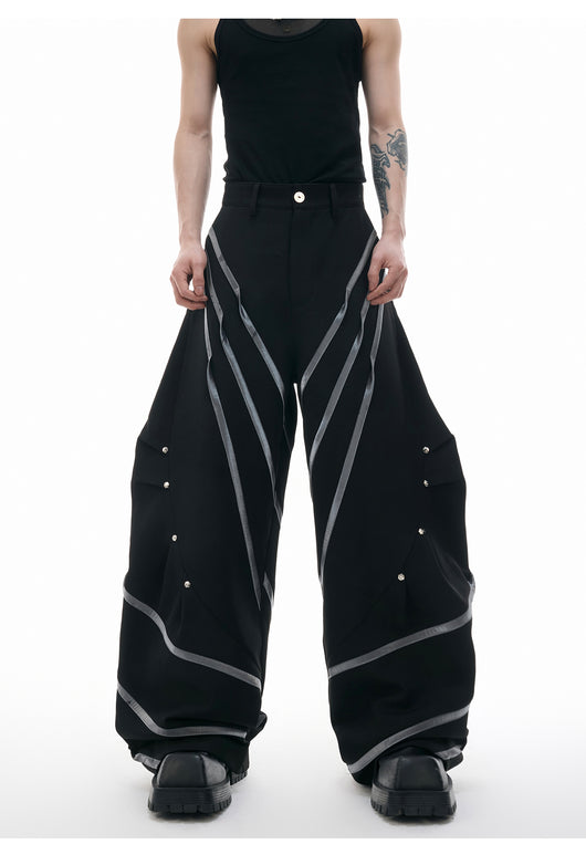 Pantalón Plisado con Detalles Metálicos y Remaches - Image 5