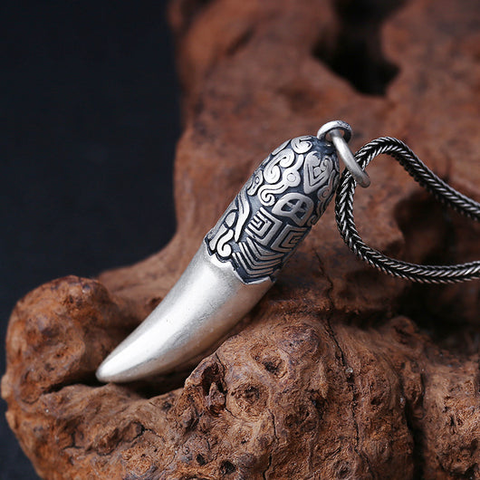 Diente de Lobo: Colgante Unisex con Patrón Tribal - Image 8