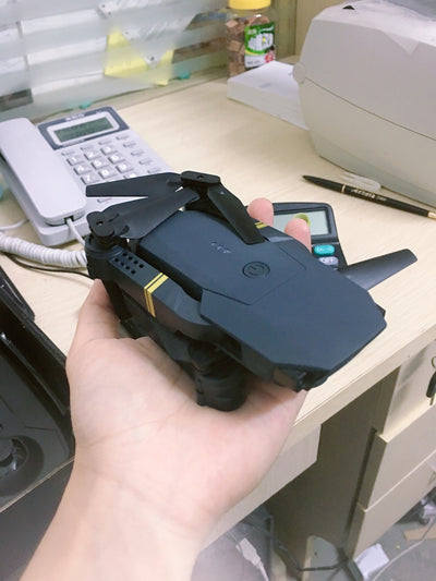 Dron Plegable E58 con Transmisión WiFi y Control Remoto de 4 Ejes - Image 9
