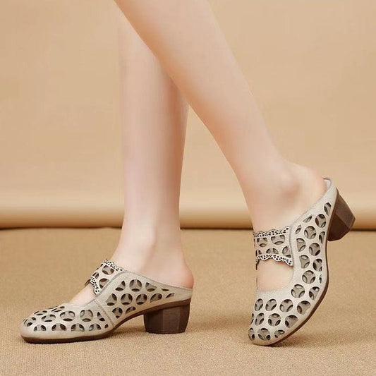 Zuecos Retro de Cuero PU con Detalles Calados - Cómodos Slip-On para Mujer