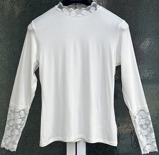 Blusa Negra Elegante Escote Profundo con Encaje y Mangas Largas - Image 6