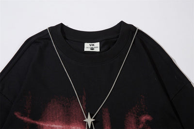 Camiseta Manga Larga Hombre Figura Abstracta Depresiva con Collar Metal Street Fashion - Image 9