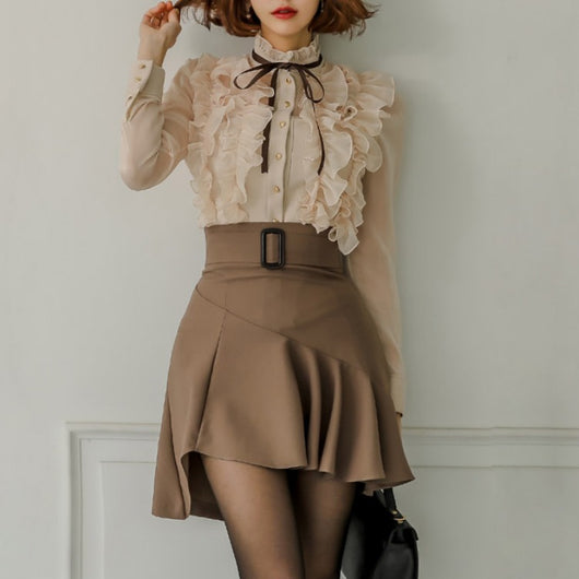 Conjunto Elegante Dos Piezas: Blusa de Encaje Cuello Alto con Falda Volantes - Image 9