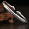 Pulseira Masculina Mantra Tibetano Seis Caracteres Prata Banhada Circunferência interna 16cm a 18cm