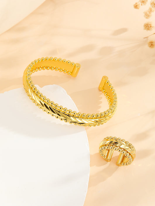 Vintage gold-plated open cuff bracelet and matching open ring with chevron pattern and beaded edges. - Image 4