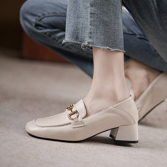 Mocasín Horsebit Cuero Mujer Tacón Medio Punta Cuadrada
