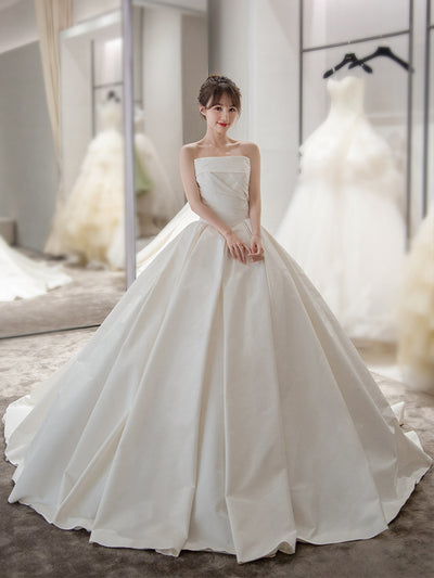Vestido de Novia Elegante Estilo Francés con Cola - Escote Tubo Satinado - Image 3
