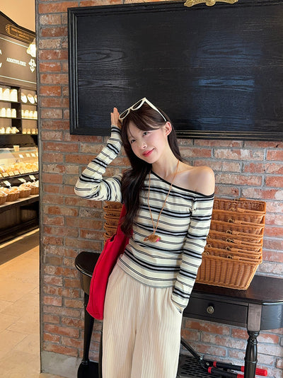 Blusa Rayada de Manga Larga con Hombro Descubierto - Image 14