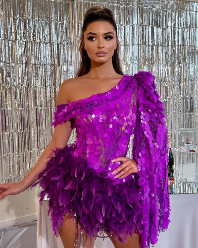 Vestido de Fiesta Corto con Lentejuelas Púrpura y Hombro Descubierto - Image 8
