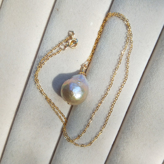 Conjunto de Tres Piezas en Oro de 14K: Aretes, Collar y Pulsera - Image 10