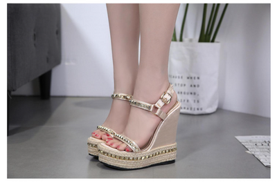 Sandalias Cuña con Remaches - Estilo y Elegancia para Mujer - Image 10