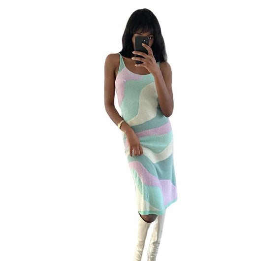Vestido Tejido Ajustado con Tirantes y Detalles Contrastantes