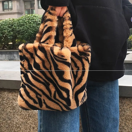 Bolso Messenger Leopardo Peluche con Cadena Ajustable - Image 12