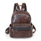 Mochila de Cuero Genuino Retro para Mujer - Diseño Artesanal con Remaches, Gran Capacidad y Estilo Vintage