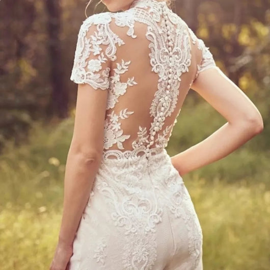 Vestido Pantalón Elegante de Encaje Blanco con Cuello Alto - Image 3