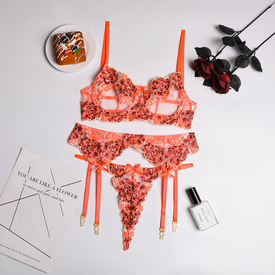 Conjunto de Lencería Bordada de Diseño Industrial para Mujer - Image 5