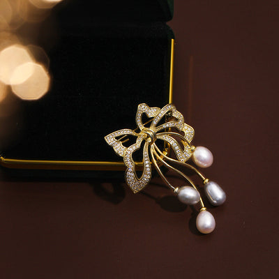 Broche de Perla Dulce Agua con Moño Elegante - Image 3