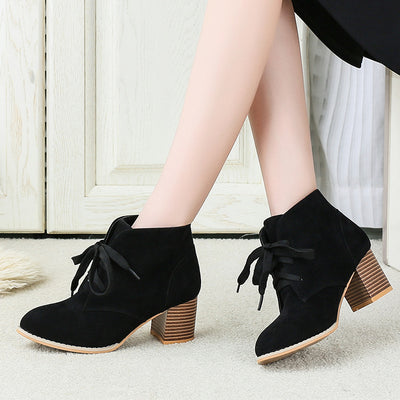 Botas Martin de Tacón Alto en Gamuza - Estilo y Elegancia