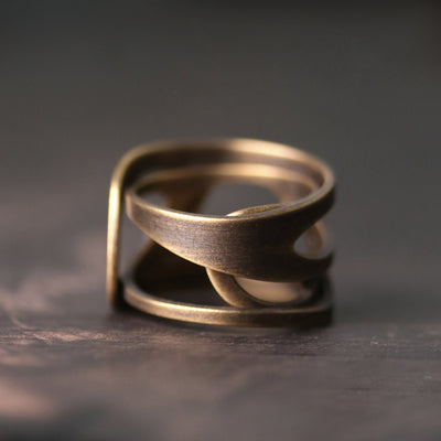 Anillo Hueco de Diseño Artesanal - Joyería Unisex Elegante - Image 4