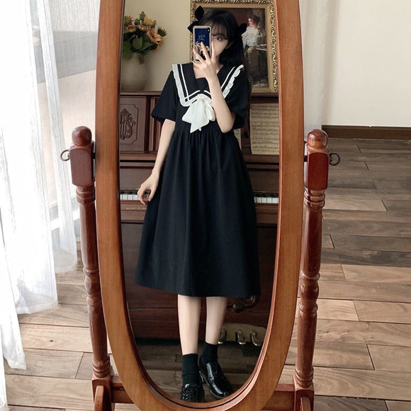 Vestido Navy con Cuello y Diseño Patchwork Manga Corta