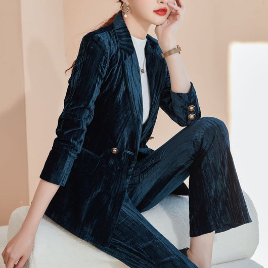 Trajes Casuales de Corte Elegante y Estilo Contemporáneo