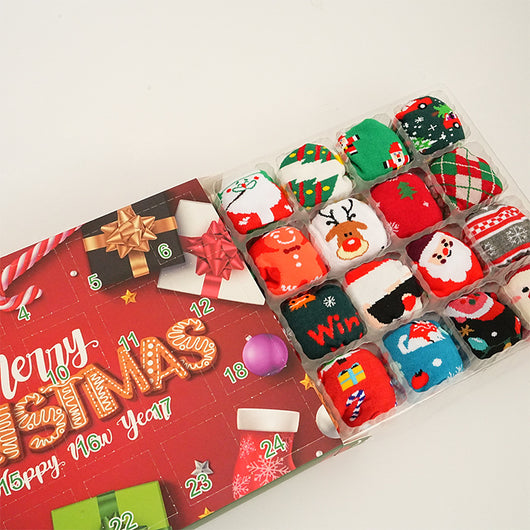 Set de 12 Medias Navideñas Premium en Caja Regalo - Image 16
