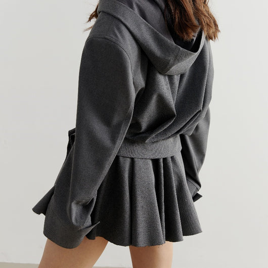 Falda Gris Oscuro Corte Vertical Irregular - Image 3