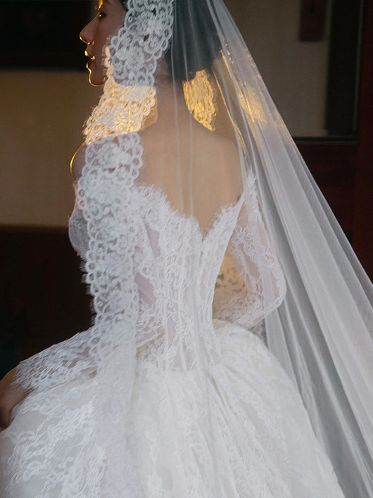 Vestido de Novia con Encaje Trailing y Mangas Largas Hombro Descubierto - Image 5