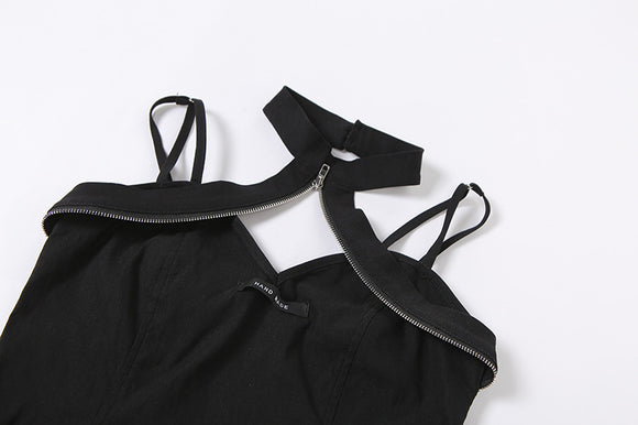 Blusa Elegante de Cuello Halter con Detalles Calados y Costuras Bicolor