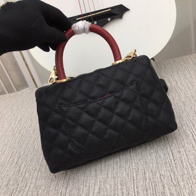 Bolso Bandolera de Cuero Caviar con Patrón de Cadena Diamante - Image 11