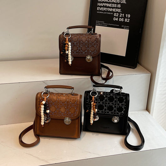 Bolsa Mensajera Cuadrada Texturizada para Mujer - Compacta y Versátil - Image 4