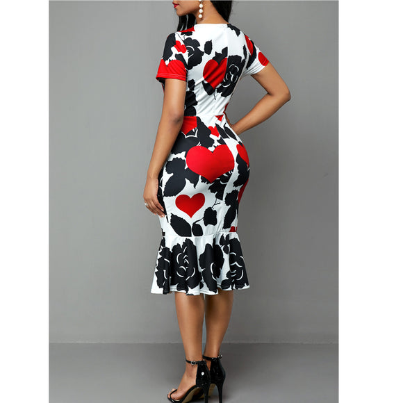 Vestido Corto Estampado con Volantes y Cuello Redondo Ajustado