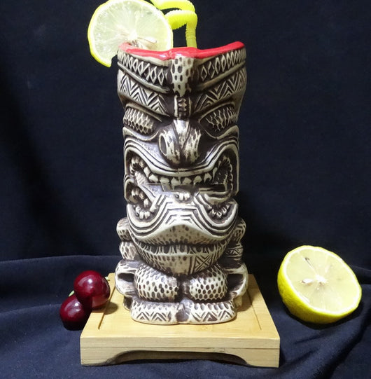 Taza Cerámica Tótem Hawaiano - Diseño Creativo y Minimalista