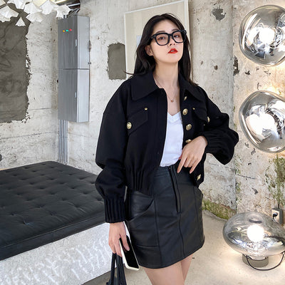 Chaqueta Suelta Negra con Tachuelas para Mujer - Image 5