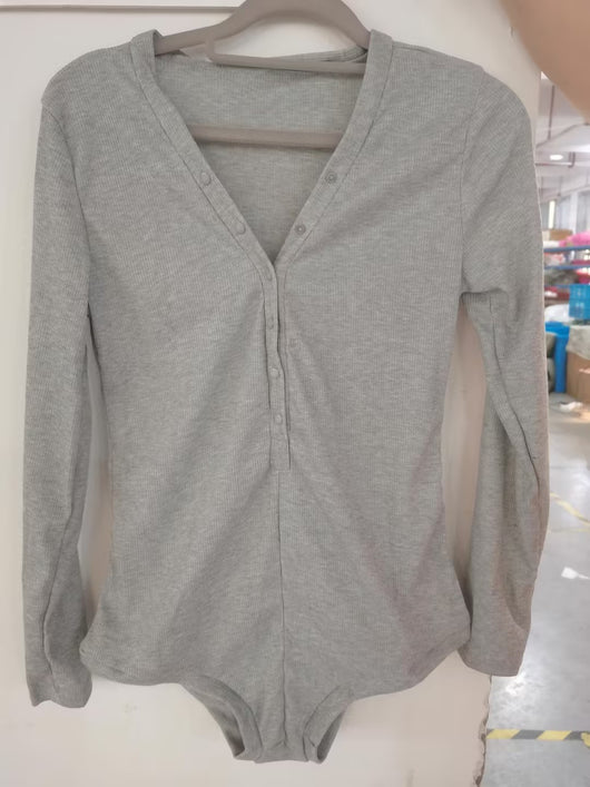 Blusa Manga Larga con Escote Profundo y Botones Ajustables - Image 7