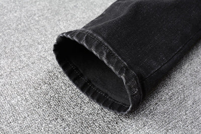 Jeans Negros para Hombre con Detalles en Color Deslumbrante - Image 8