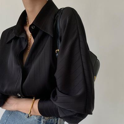 Camisa de Satén Elegante con Diseño Sofisticado